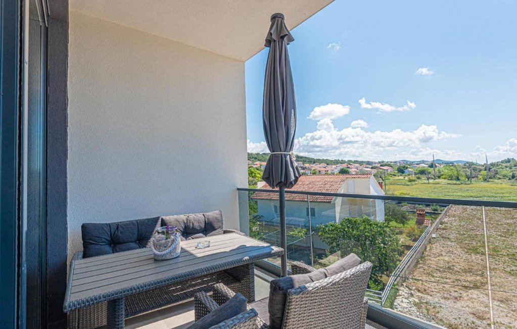 1 Bedroom Nice Apartment in Jezera