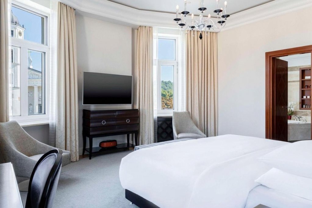Grand Hotel Vilnius, Curio Collection by Hilton 1