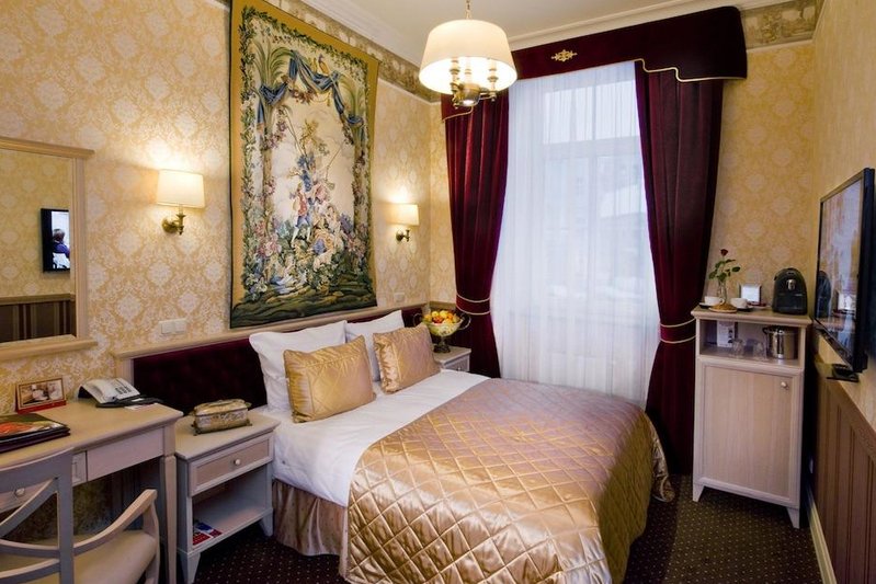 Imperial Hotel & Restaurant 2