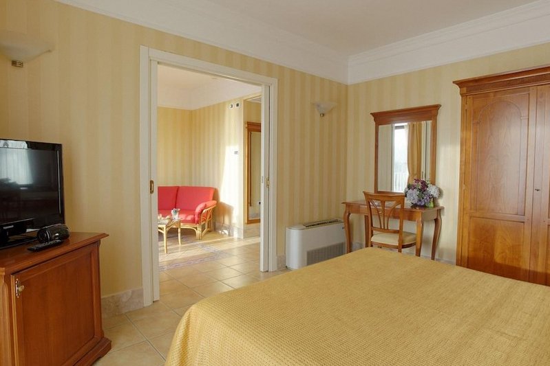 Dioscuri Bay Palace 2