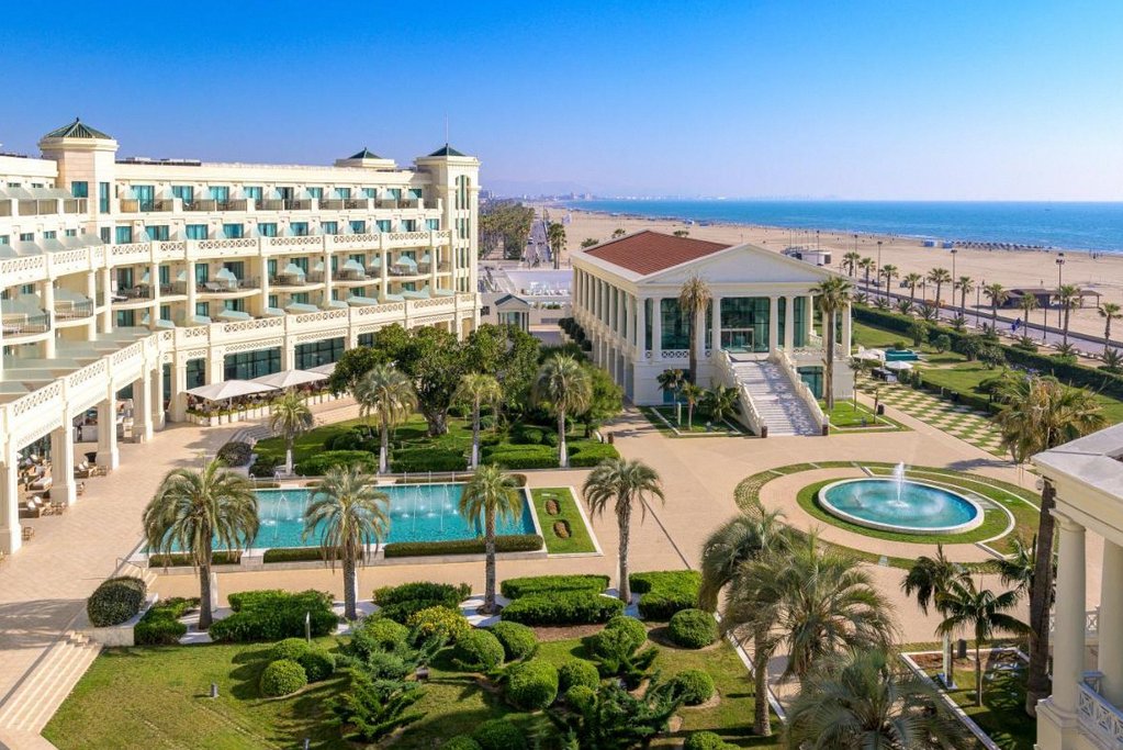 Las Arenas Balneario Resort