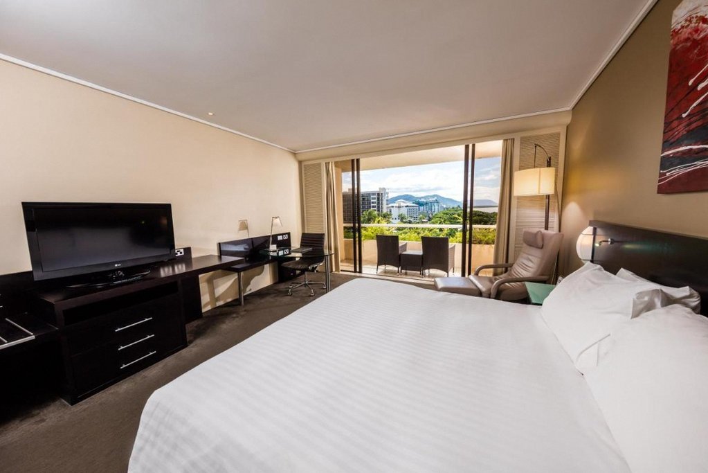 Hilton Cairns 1