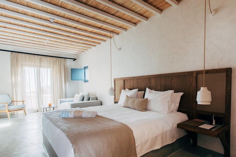 Branco Mykonos 2