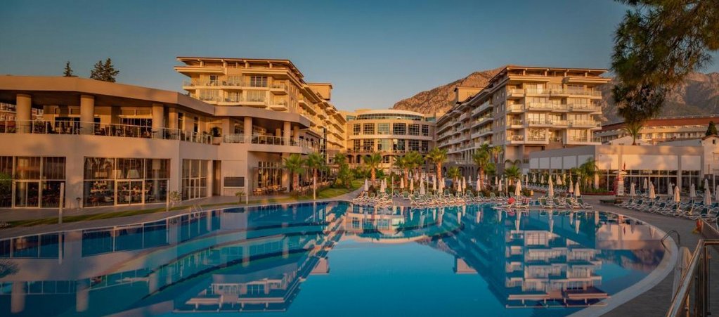 Akra Kemer