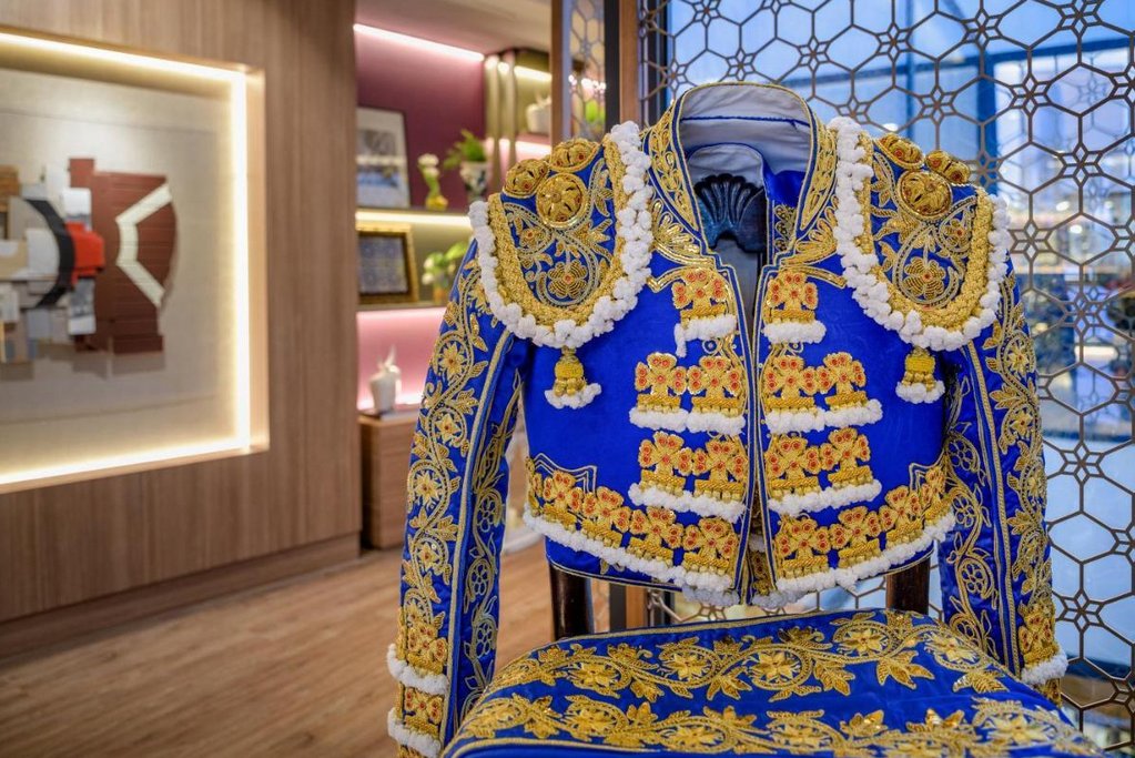 Querencia de Sevilla, Autograph Collection 2