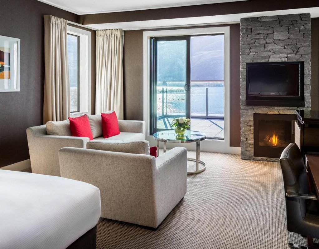 Hilton Queenstown Resort & SPA 2
