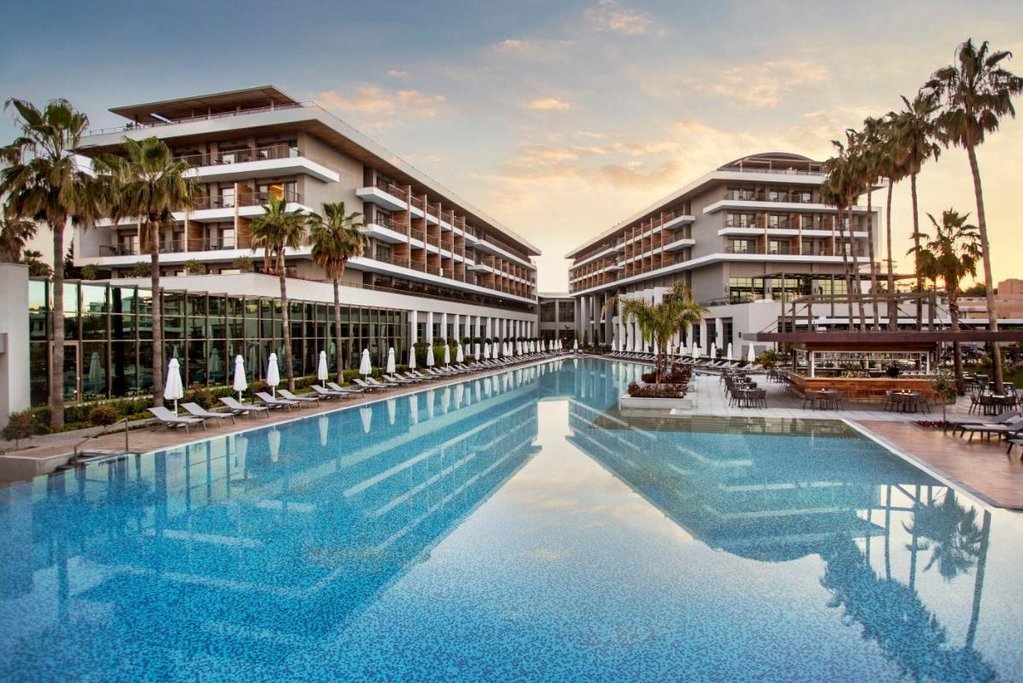 Acanthus Cennet Barut Collection
