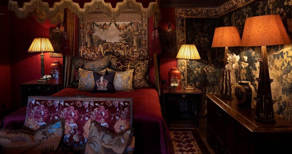The Witchery by the Castle (Adults only) 1
