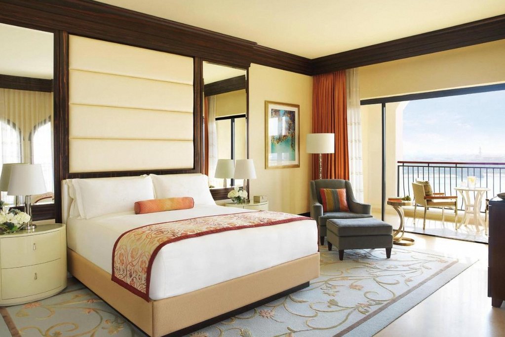 The Ritz-Carlton Abu Dhabi Grand Canal 2