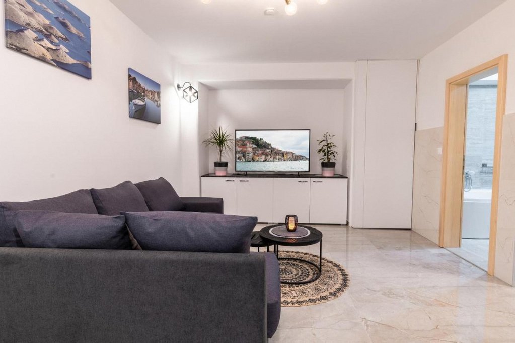 Apartments Bonis III