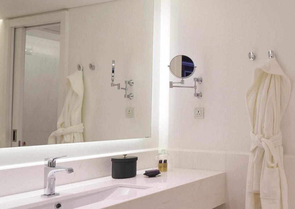 Les Suites at the Cliff Bay 2