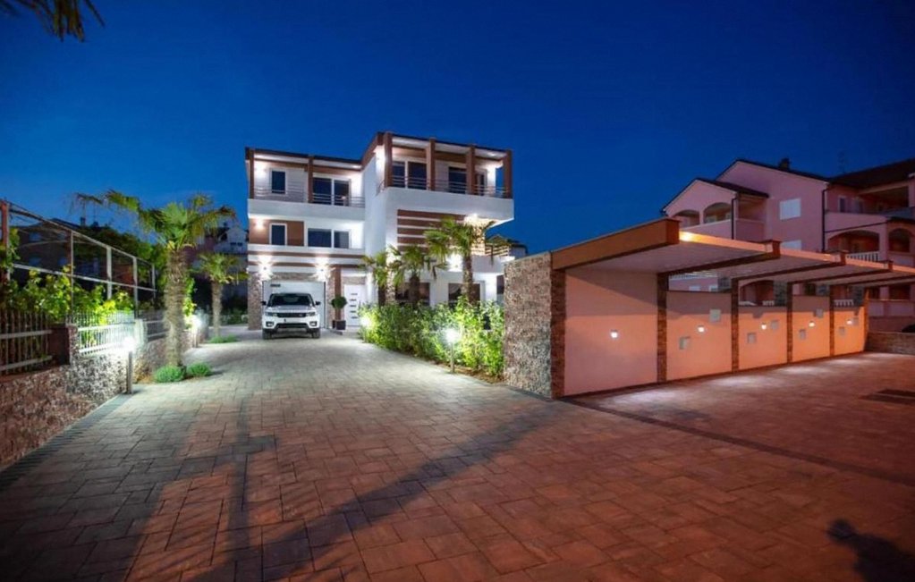 2 Bedroom Beautiful Apartment in Vodice