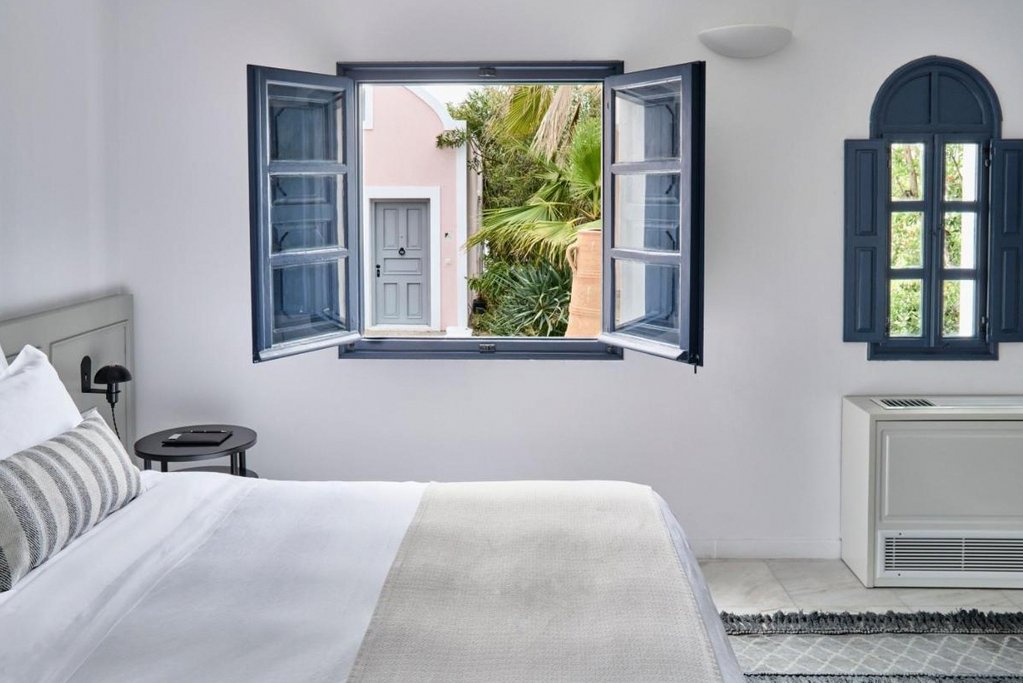 Vedema, a Luxury Collection Resort, Santorini 2