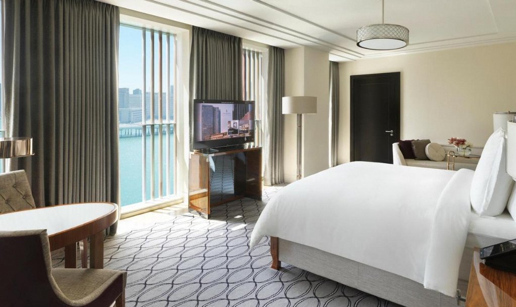 Four Seasons Hotel Abu Dhabi at Al Maryah Island 1