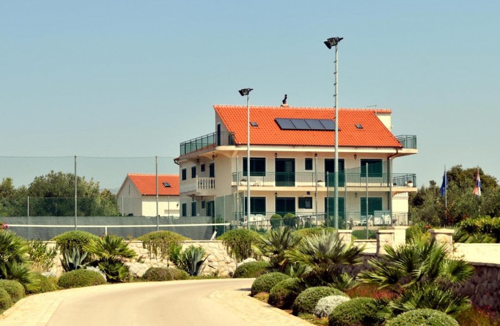Americana Luxury Apartments